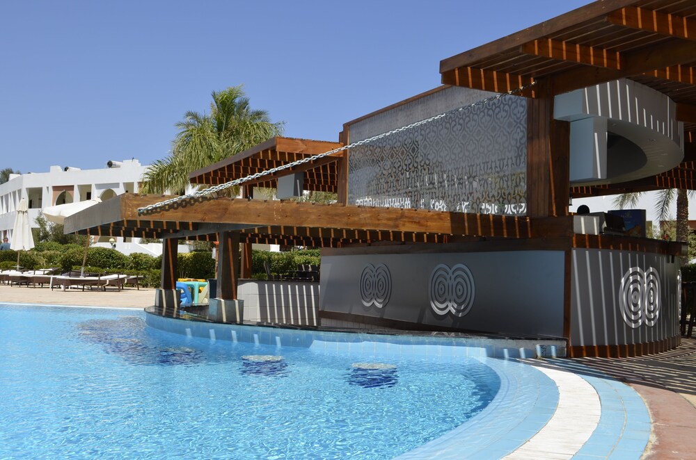 Poolside Bar