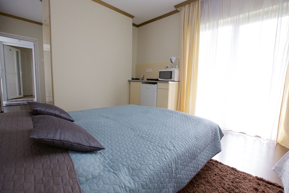 Family Studio - Guestroom