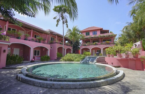 PinkCoco Uluwatu - for Cool Adults Only