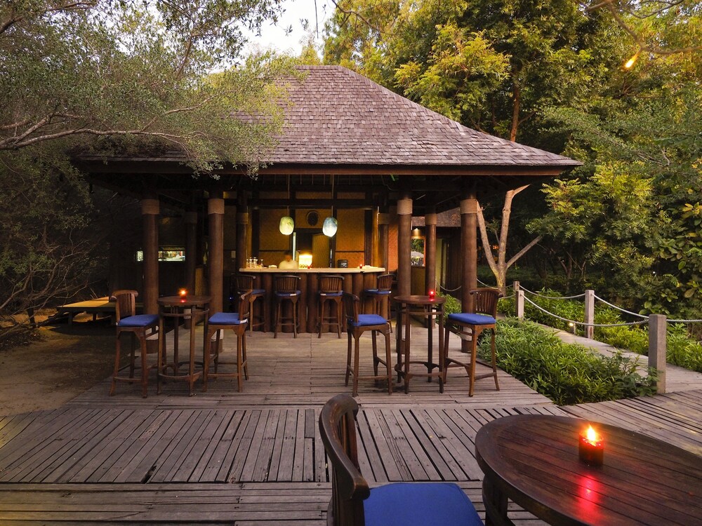 Hotel Bar