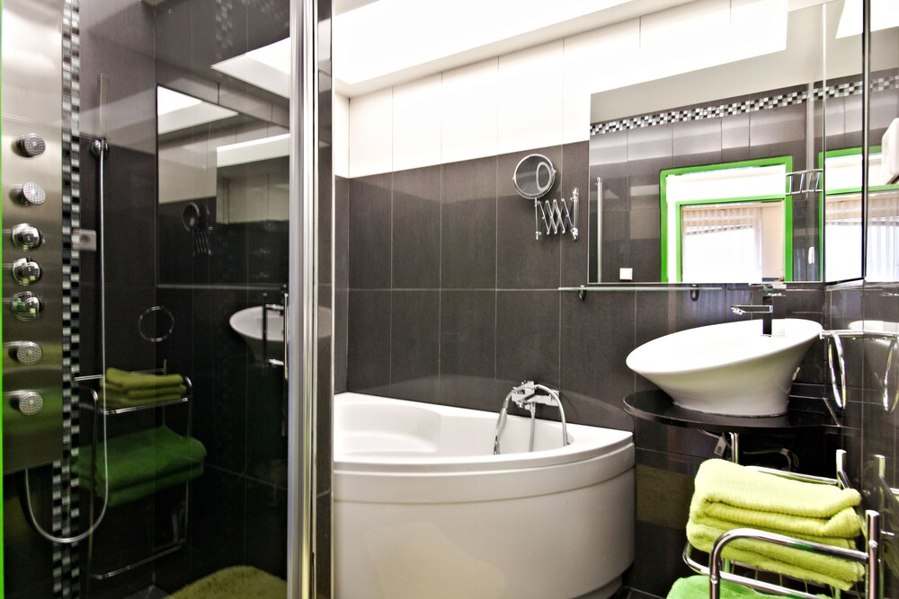 Apartment, 1 Bedroom, Kitchen - Deep Soaking Bathtub