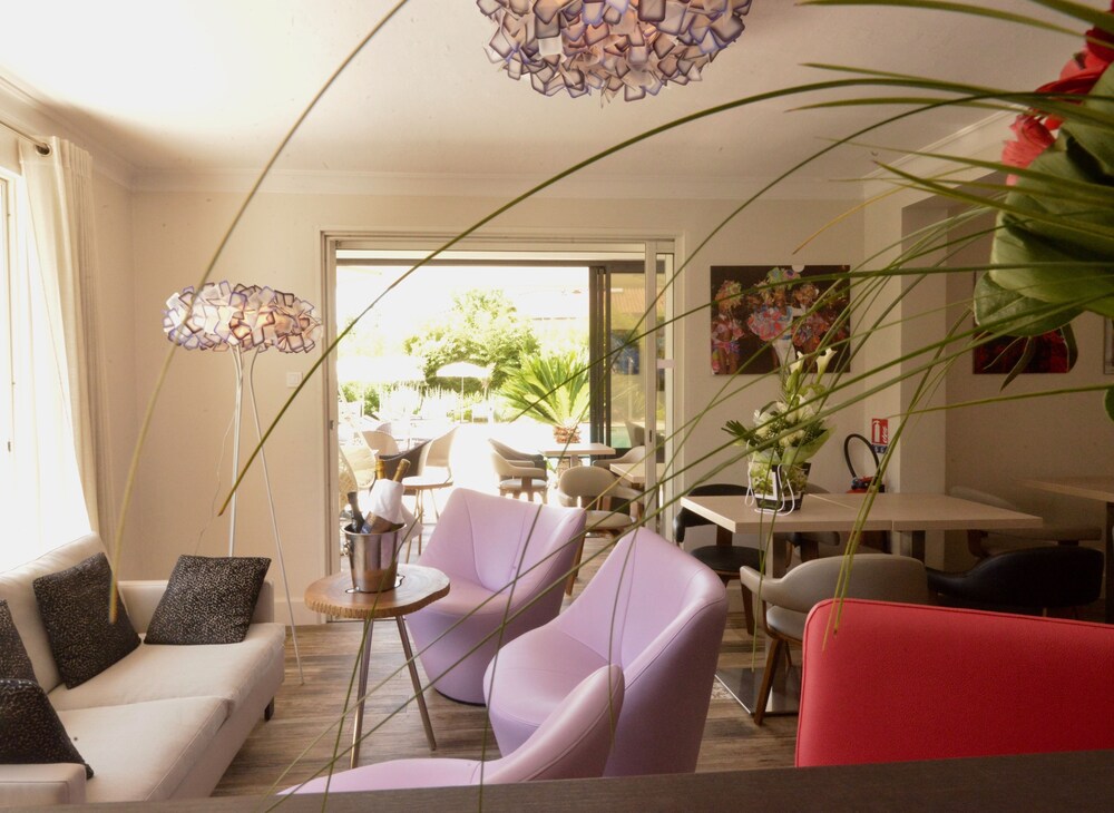 Hotel Lounge
