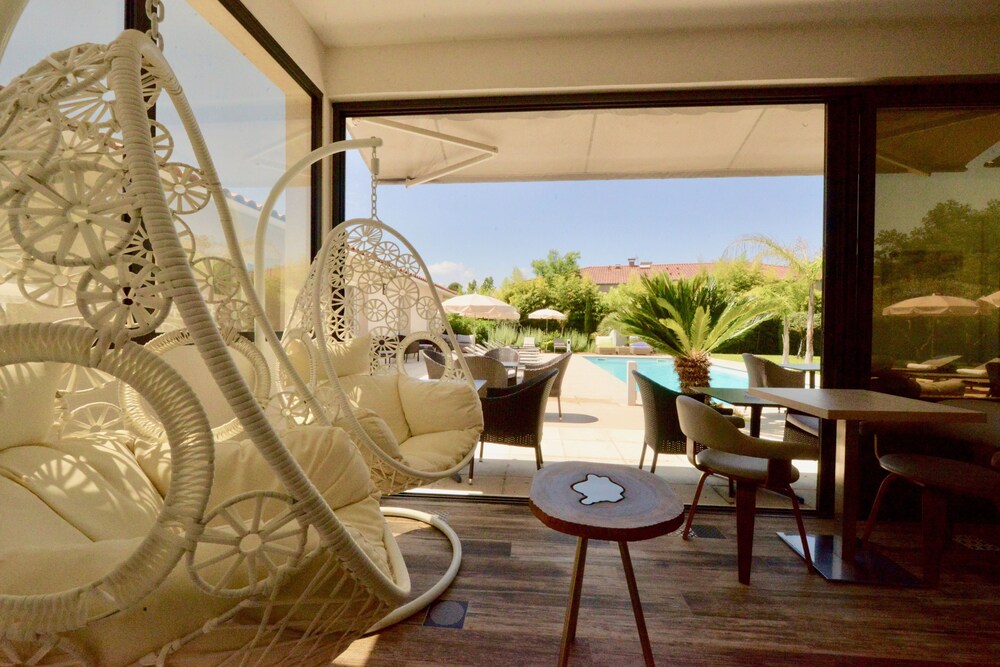 Hotel Lounge