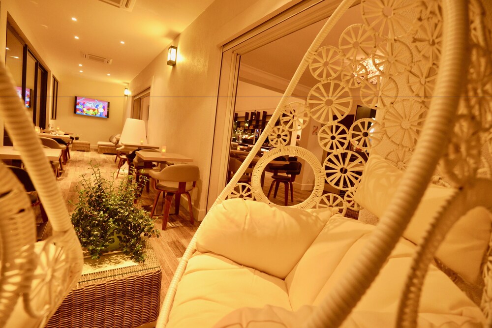 Hotel Lounge