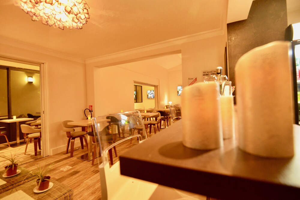 Hotel Bar