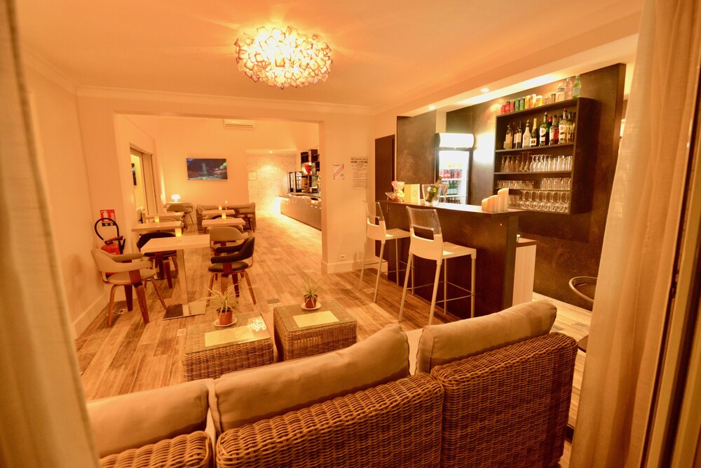 Hotel Bar