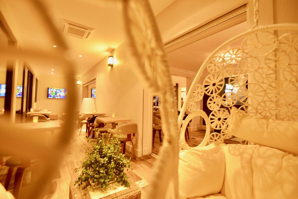 Hotel Lounge