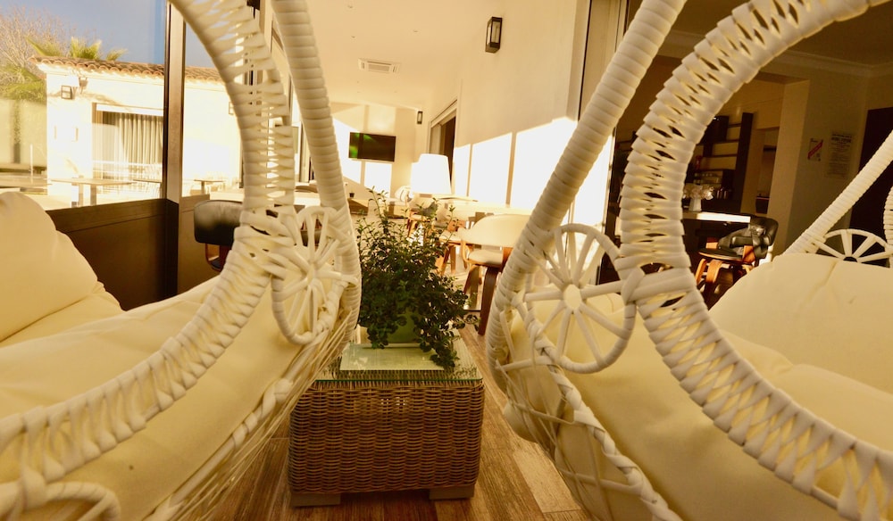 Hotel Lounge