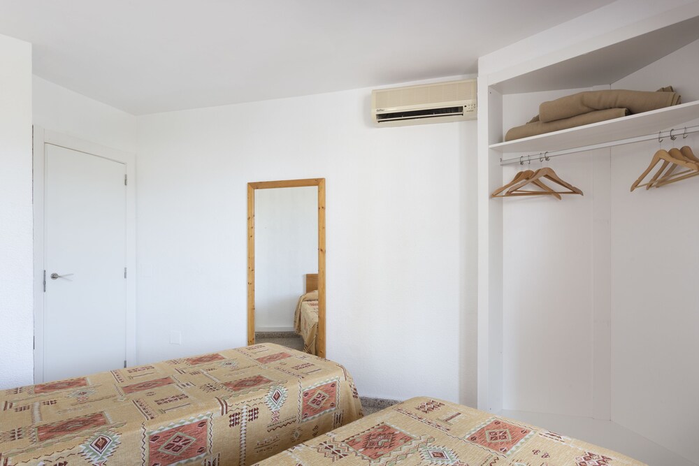 Apartment, 2 Bedrooms - Guestroom