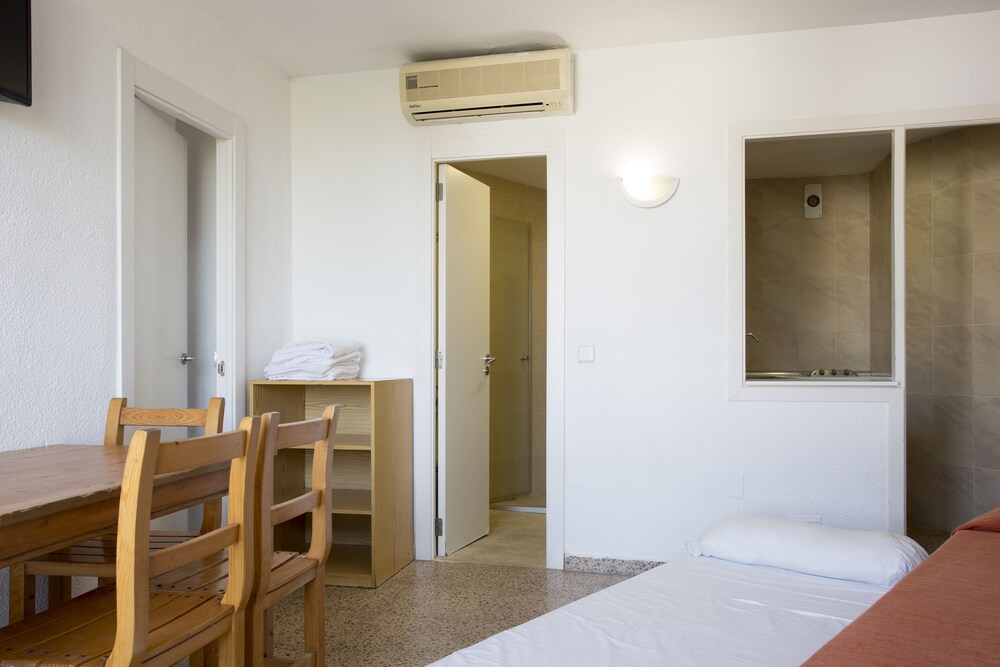 Apartment, 2 Bedrooms - Guestroom
