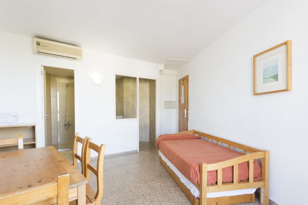 Apartment, 2 Bedrooms - Guestroom