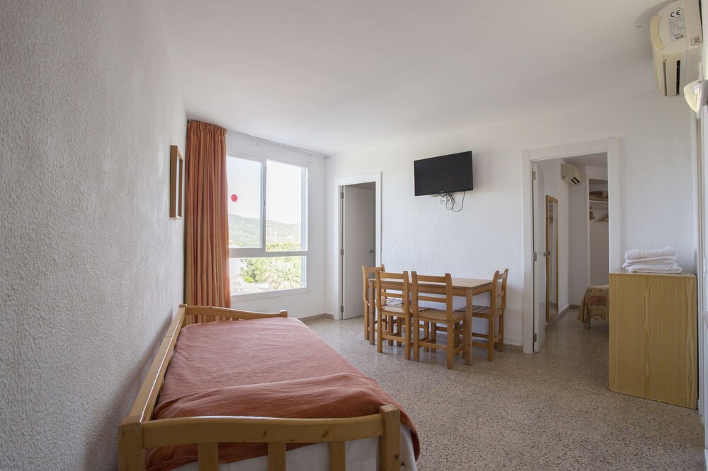 Apartment, 2 Bedrooms - Guestroom