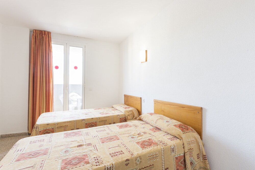 Apartment, 2 Bedrooms - Guestroom