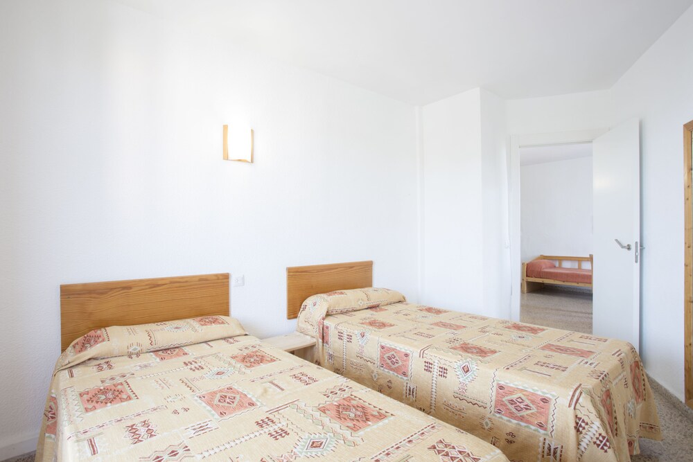 Apartment, 2 Bedrooms - Guestroom