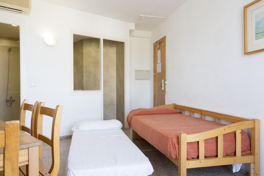 Apartment, 2 Bedrooms - Guestroom