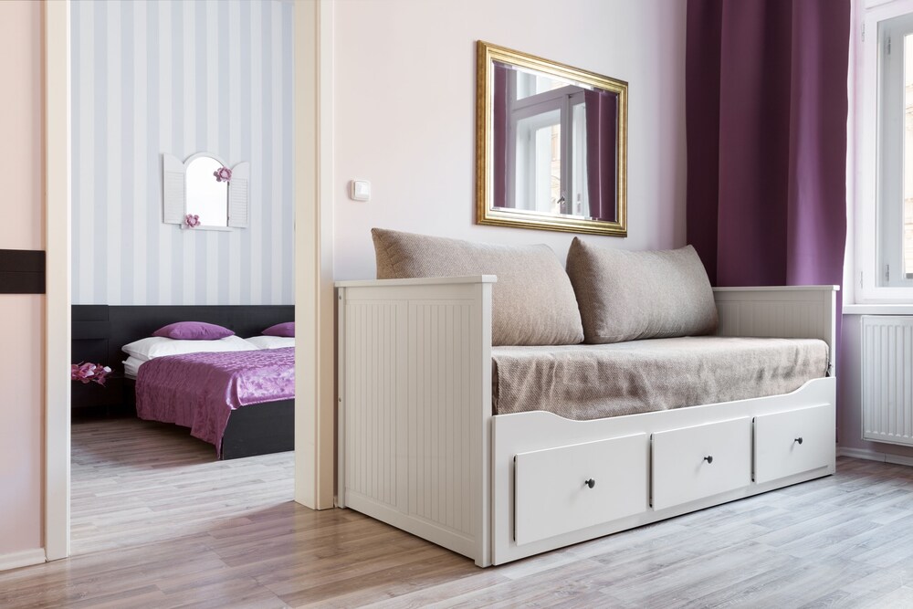 Family Apartment - Guestroom