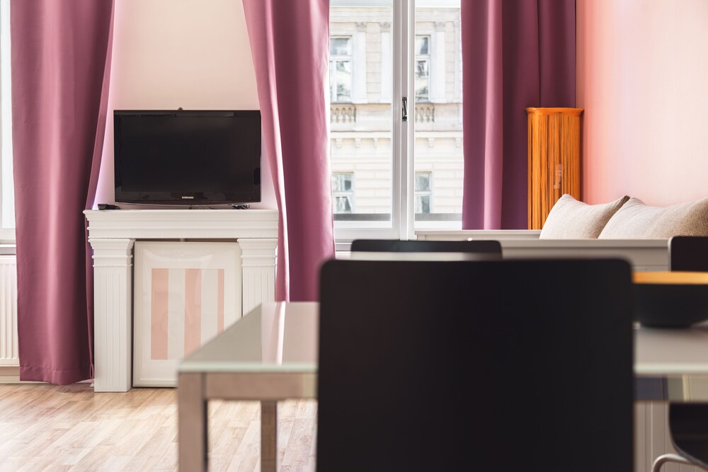 Family Apartment - Guestroom