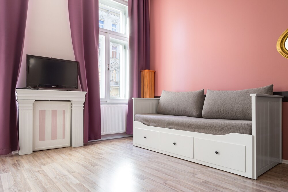 Family Apartment - Guestroom