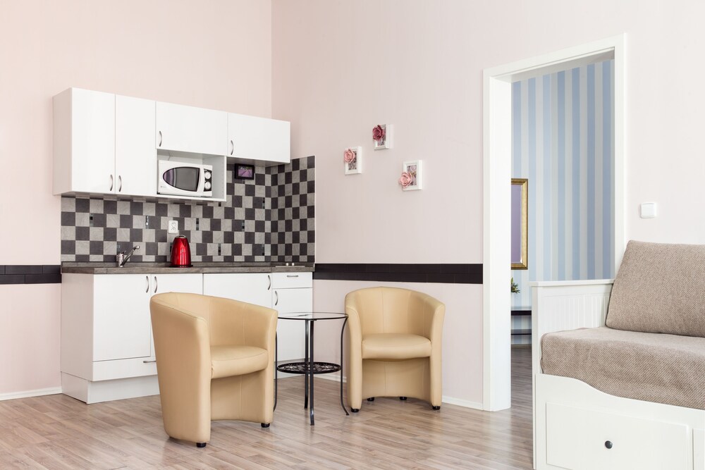 Family Apartment - Guestroom