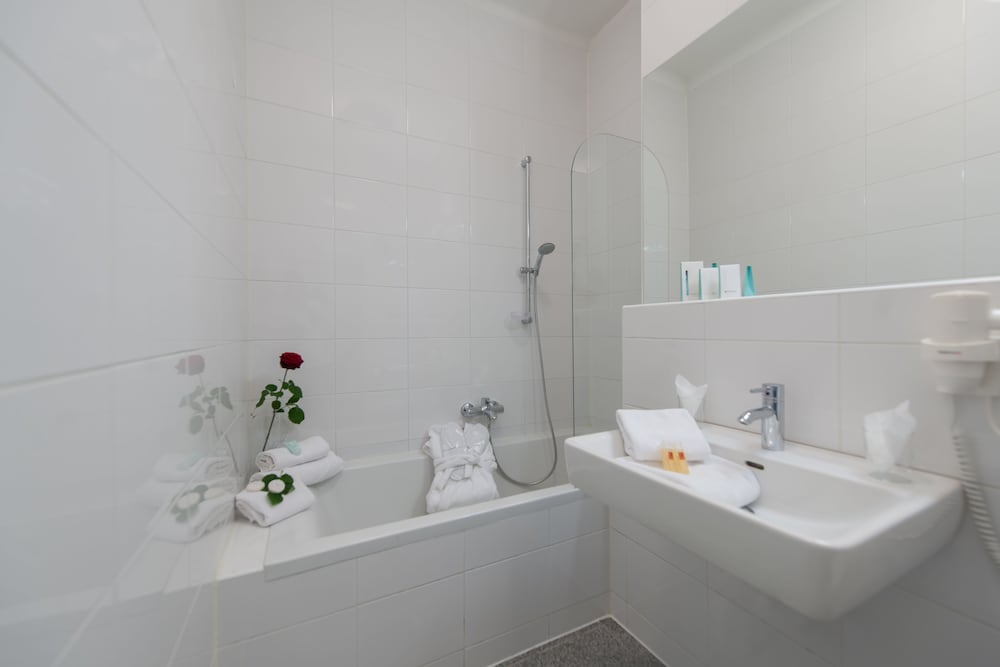 Studio - Bathroom