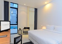 Deluxe Pool View Room