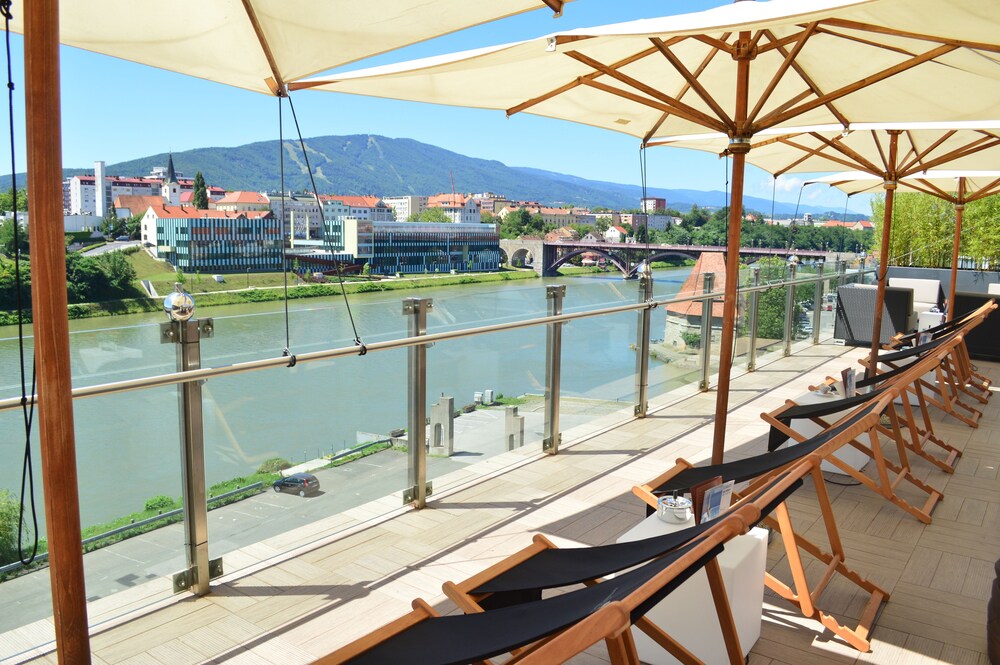 Sundeck