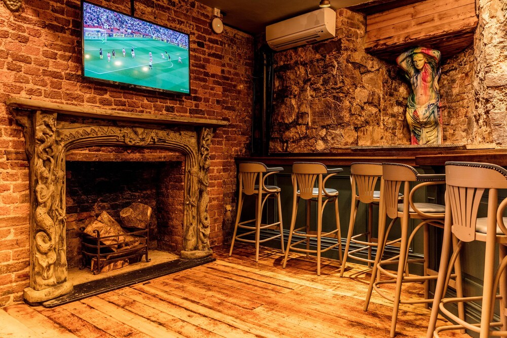 Hotel Bar