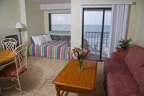 Deluxe Studio, 1 Queen Bed with Sofa bed, Oceanfront - Guestroom
