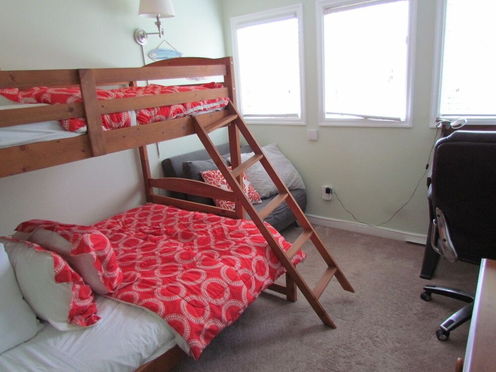 Deluxe Condo, 2 Bedrooms, Kitchen, Park View (Bedding May Vary) - Guestroom
