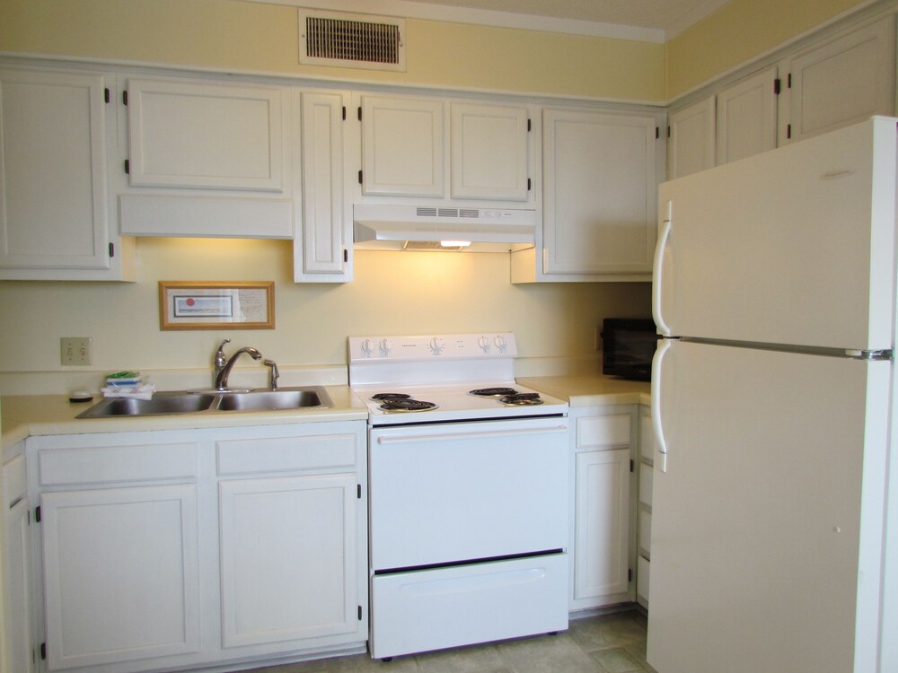 Deluxe Condo, 2 Bedrooms, Balcony, Ocean View - In-Room Kitchen