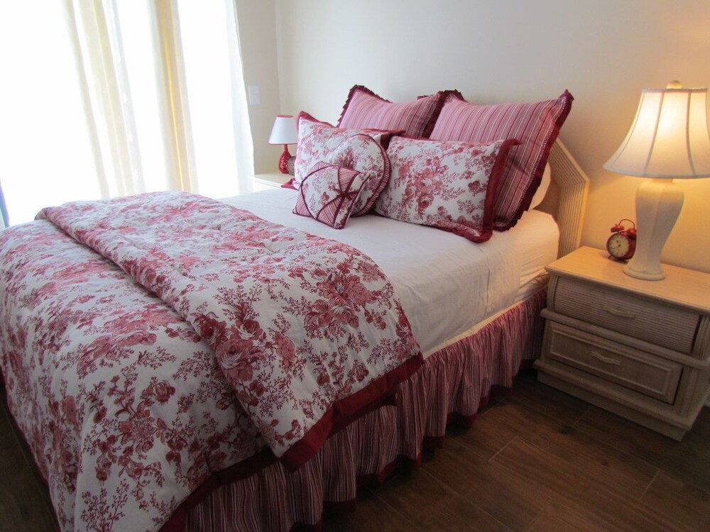 Deluxe Condo, 2 Bedrooms, Kitchen, Ocean View - Guestroom