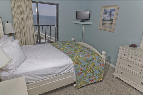 Deluxe Condo, 2 Bedrooms, Kitchen, Ocean View - Guestroom
