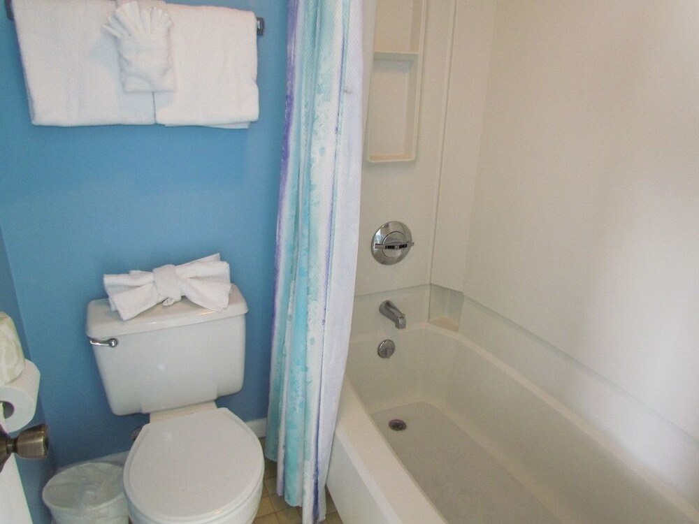 Deluxe Studio, 1 Queen Bed with Sofa bed, Ocean View, Tower - Bathroom
