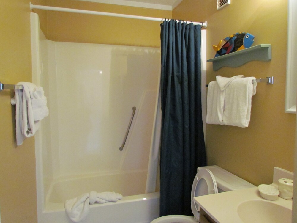 Deluxe Condo, 2 Bedrooms, Balcony, Ocean View - Bathroom