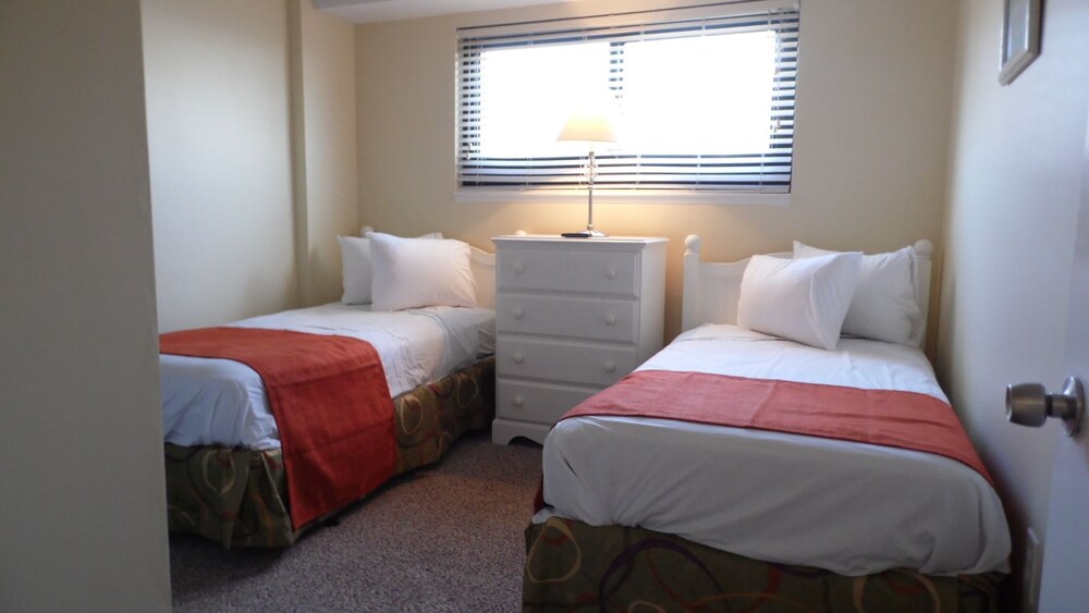 Deluxe Condo, 2 Bedrooms, Kitchen, Ocean View - Guestroom