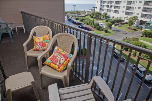 Deluxe Condo, 2 Bedrooms, Kitchen, Ocean View - Guestroom View