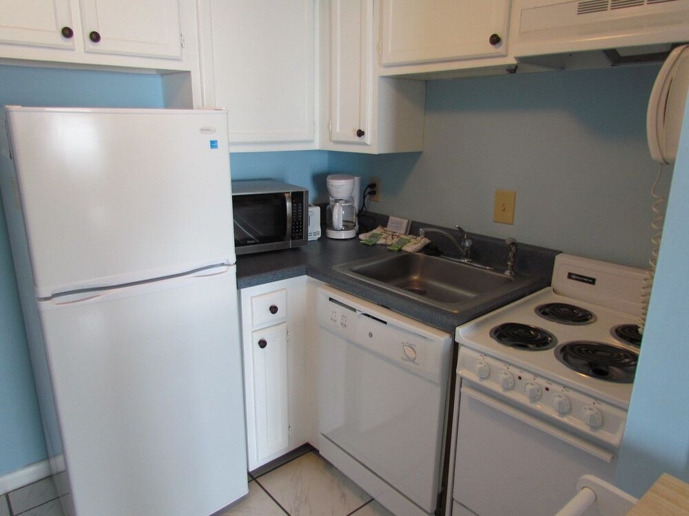 Deluxe Studio, 1 Queen Bed with Sofa bed, Ocean View, Tower - In-Room Kitchen