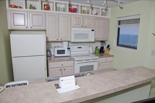Deluxe Condo, 2 Bedrooms, Kitchen, Ocean View - In-Room Kitchen