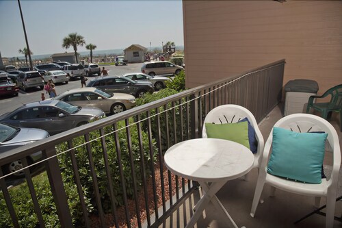 Deluxe Condo, 2 Bedrooms, Kitchen, Ocean View - Balcony