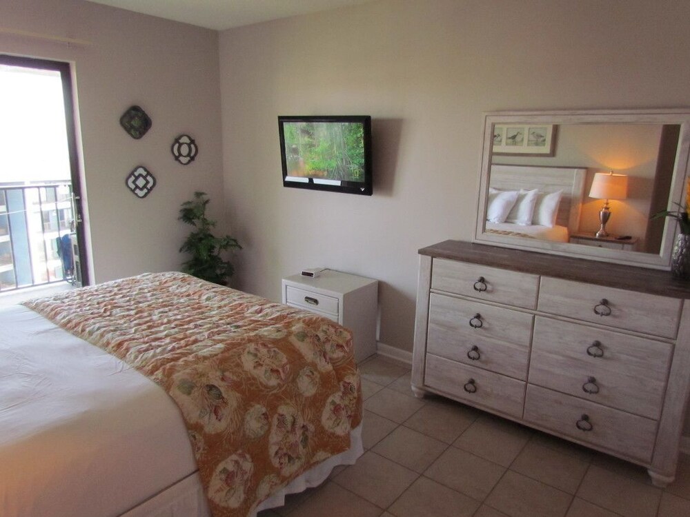 Deluxe Condo, 2 Bedrooms, Kitchen, Ocean View - Guestroom