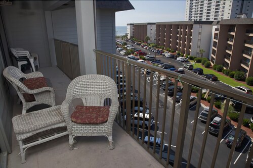 Deluxe Condo, 2 Bedrooms, Balcony, Partial Ocean View - Balcony