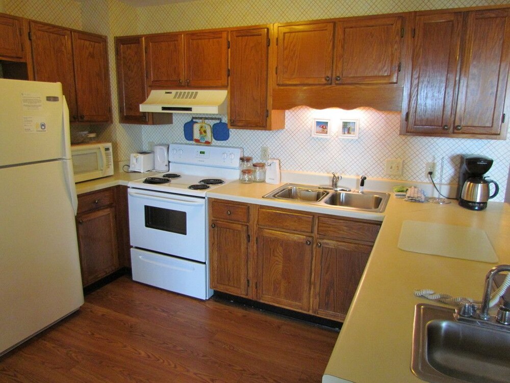 Deluxe Condo, 2 Bedrooms, Kitchen, Park View (Bedding May Vary) - In-Room Kitchen