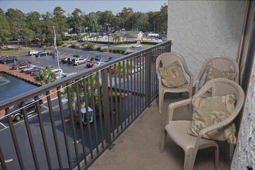 Deluxe Condo, 2 Bedrooms, Kitchen, Park View (Bedding May Vary)