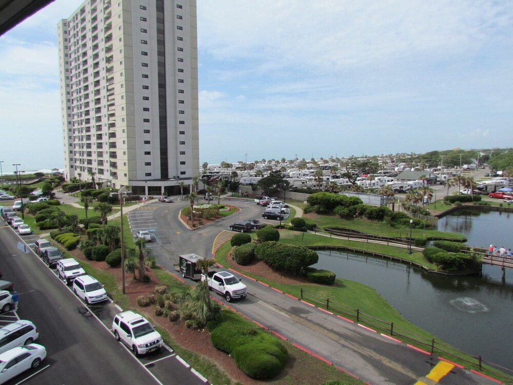 Deluxe Condo, 2 Bedrooms, Kitchen, Park View (Bedding May Vary) - Park View