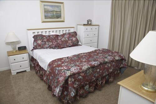 Deluxe Condo, 2 Bedrooms, Kitchen, Park View (Bedding May Vary) - Guestroom