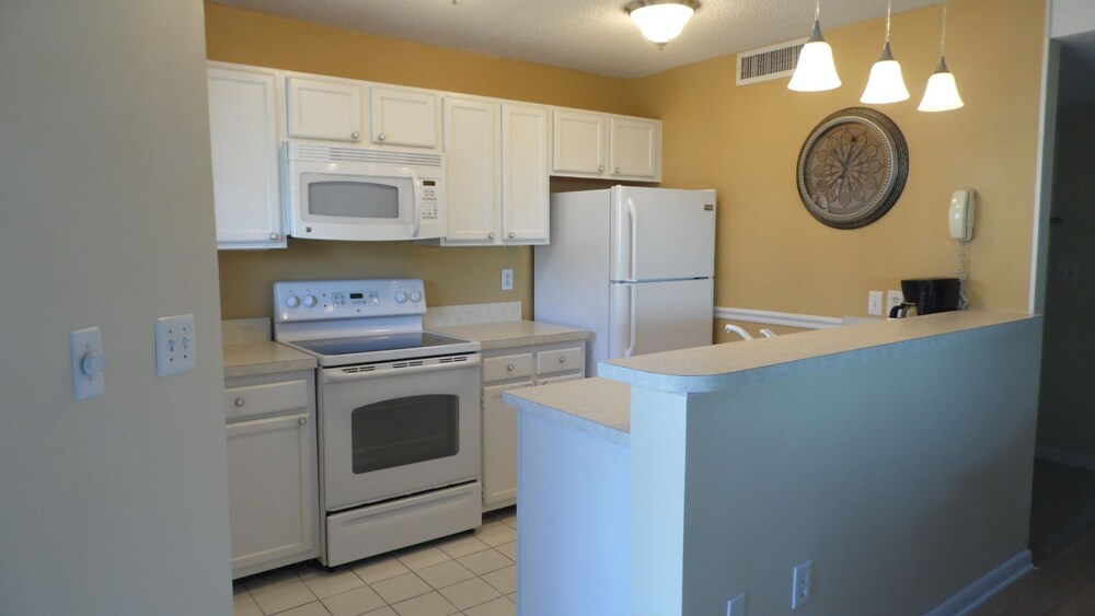 Deluxe Condo, 2 Bedrooms, Kitchen, Ocean View - In-Room Kitchen