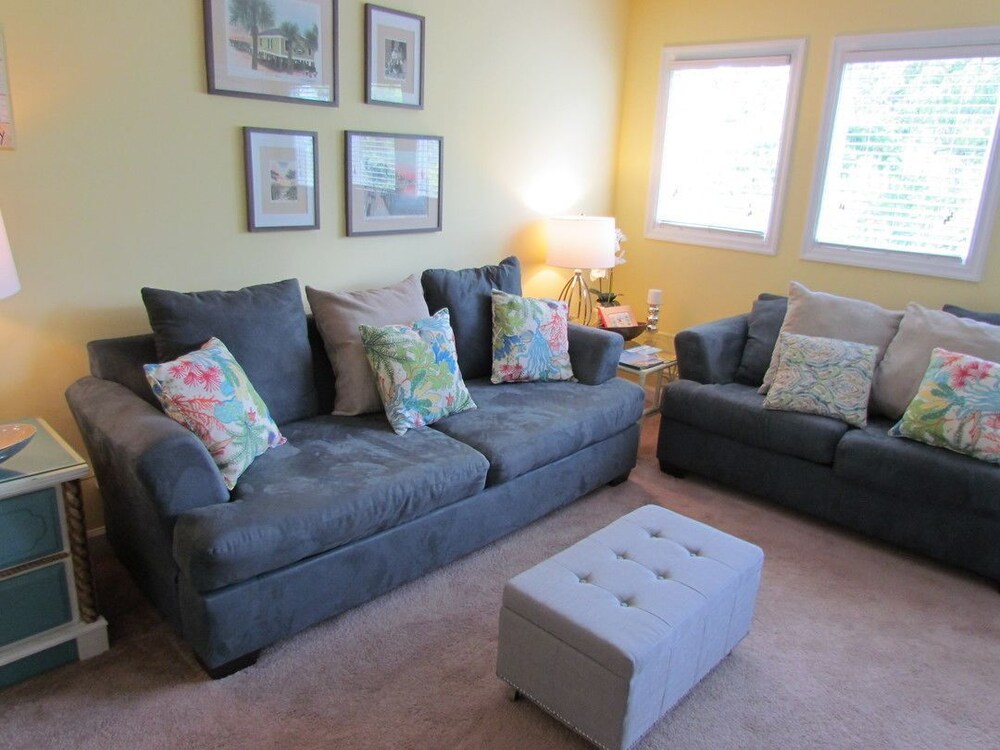 Deluxe Condo, 2 Bedrooms, Kitchen, Park View (Bedding May Vary) - Living Room