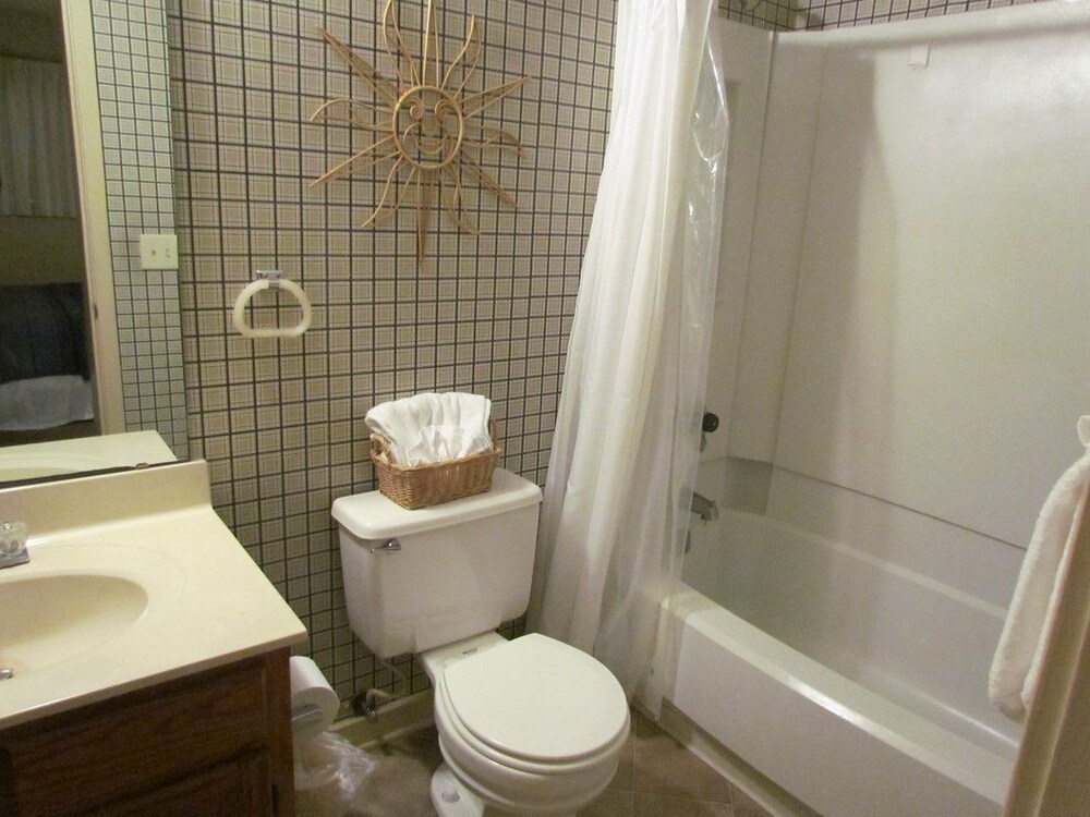 Deluxe Condo, 2 Bedrooms, Kitchen, Park View (Bedding May Vary) - Bathroom