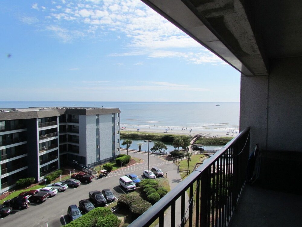 Deluxe Condo, 2 Bedrooms, Kitchen, Ocean View - Balcony View