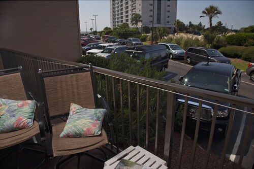Deluxe Condo, 2 Bedrooms, Kitchen, Partial Ocean View - Balcony